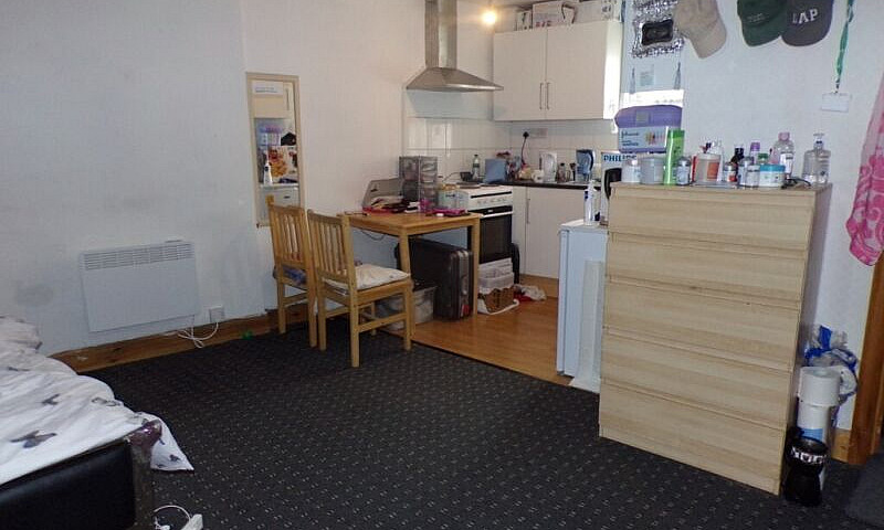 Studio Apartment – L...