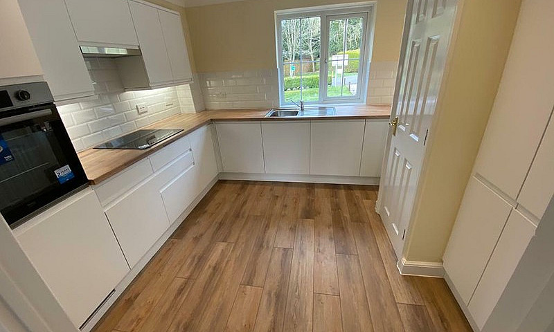 1 Bedroom Flat In Ch...