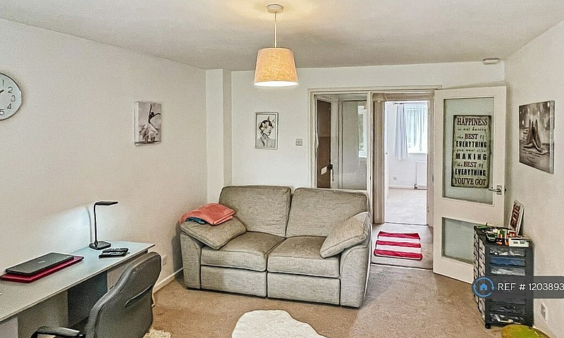 1 Bedroom Flat In Ch...