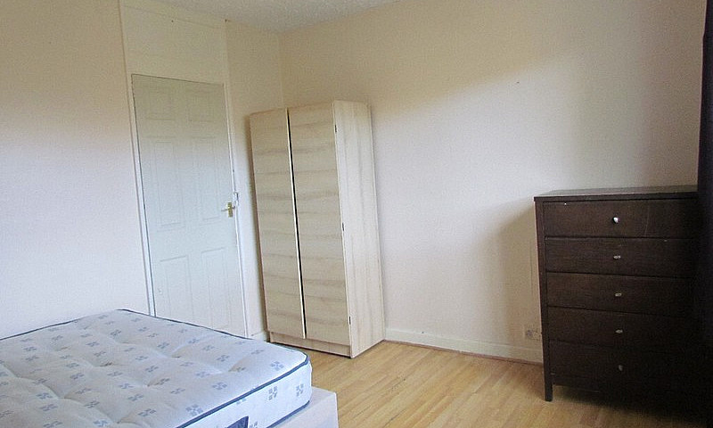 Spacious 4 Bedroom T...