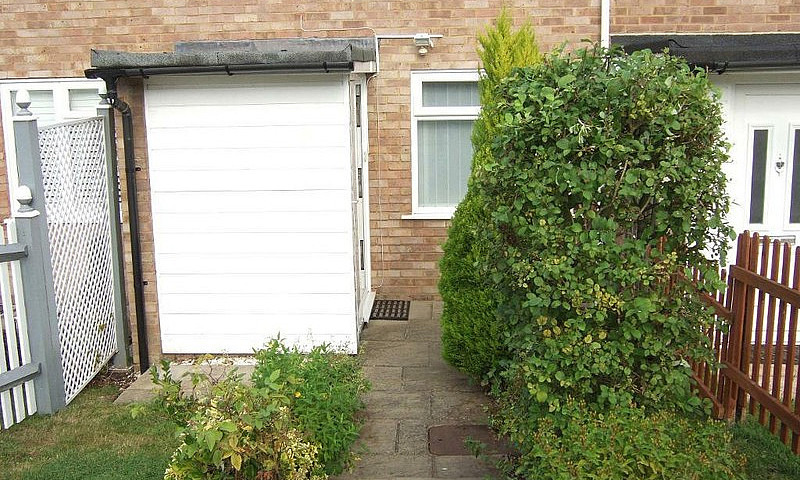 2 Bedroom House In G...