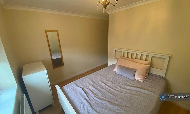 2 Bedroom Flat In Sh...