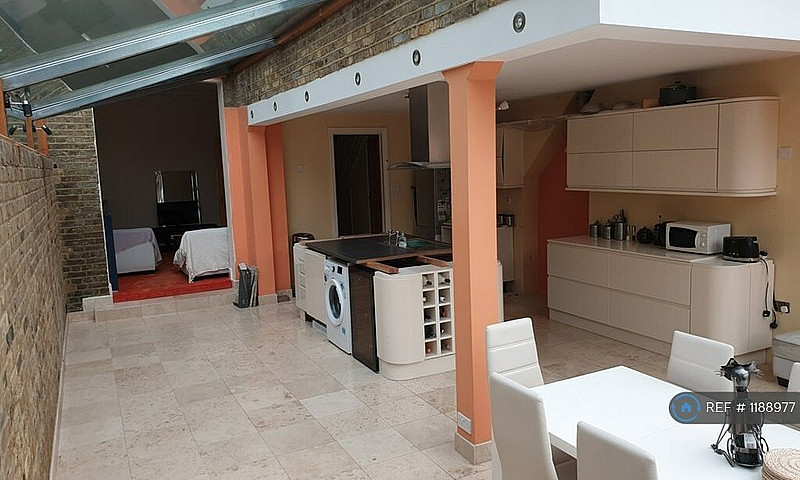 1 Bedroom In Davenpo...