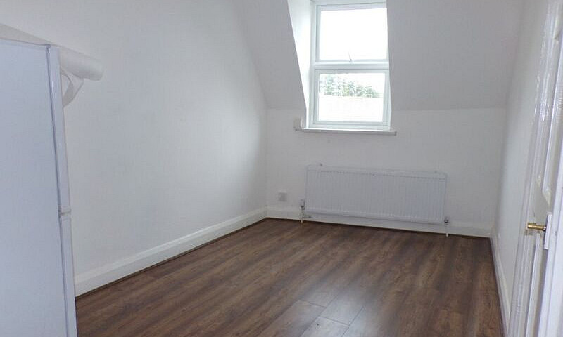 One Bedroom Flat – L...