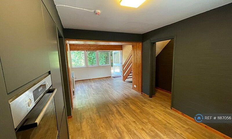 2 Bedroom Flat In Be...