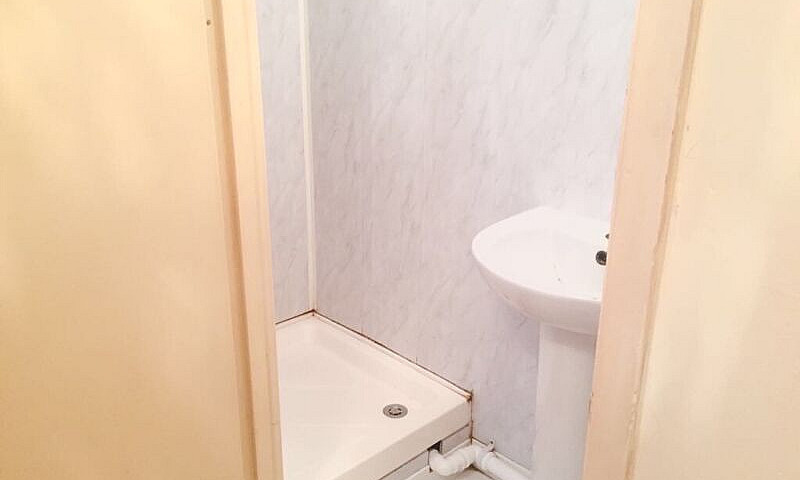 Studio Flat To Let A...