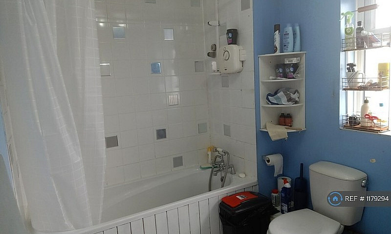 1 Bedroom In Barnsta...
