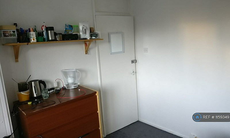 1 Bedroom In Eldridg...