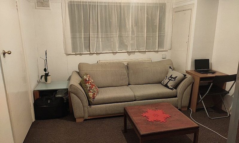 Lovely 1 Bedroom Fla...