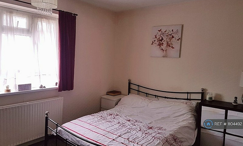 3 Bedroom Flat In He...