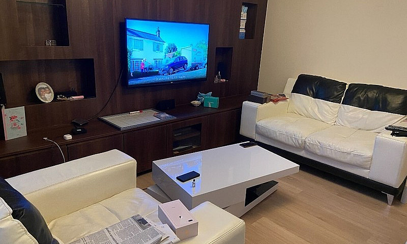 5/6 Bedroom House In...