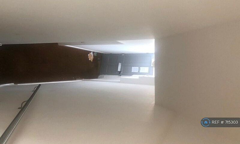 2 Bedroom Flat In Li...