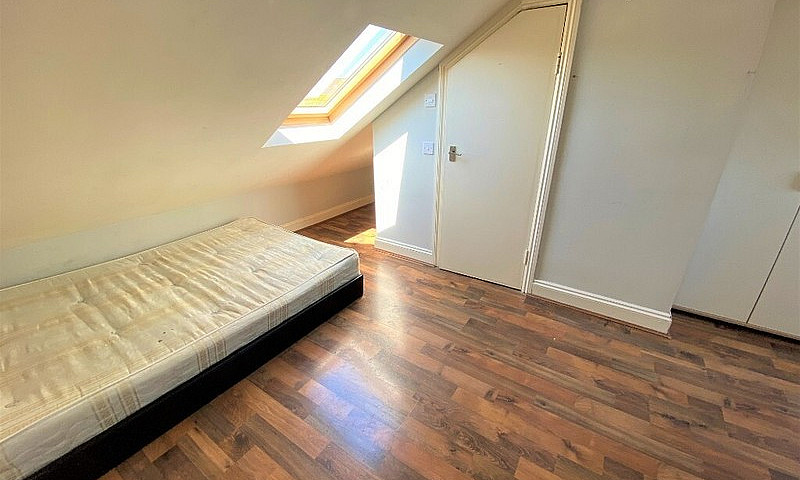 Good Condition 4 Bed...