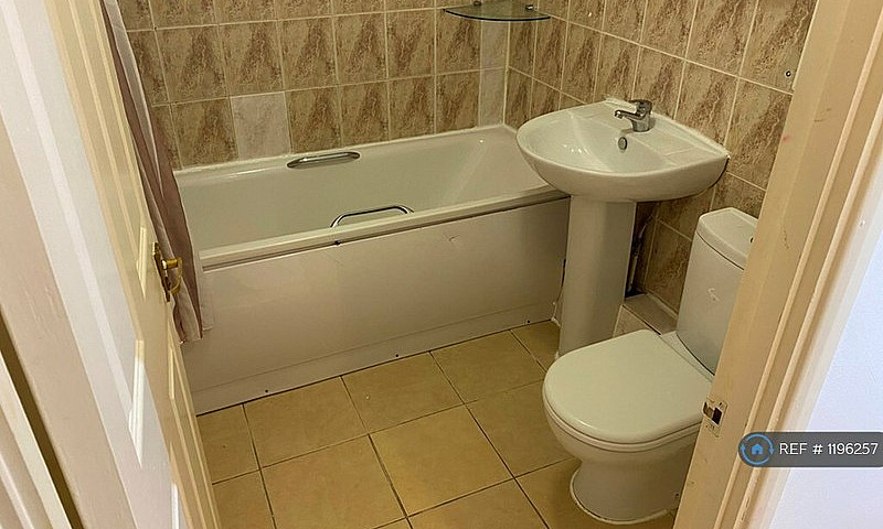 2 Bedroom Flat In Ki...