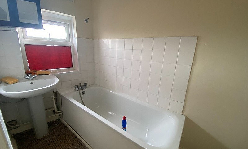 Spacious 2 Bedroom M...