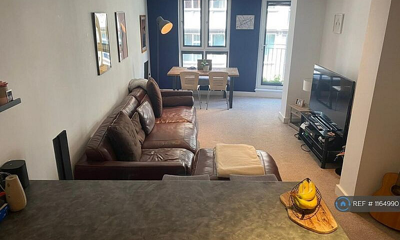 2 Bedroom Flat In Bi...
