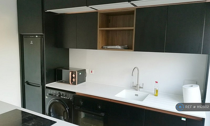 1 Bedroom In Strathm...