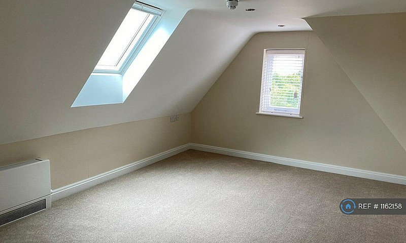 1 Bedroom Flat In Ha...