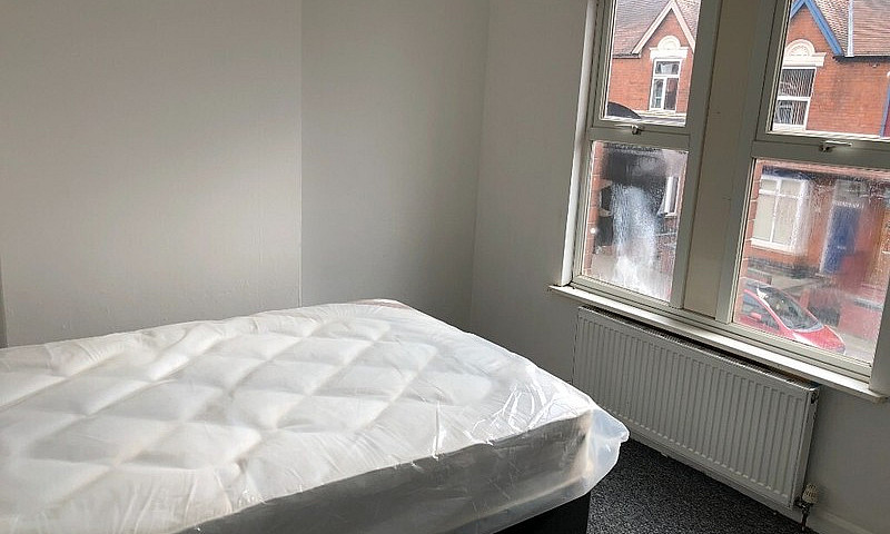 Rooms Available In B...