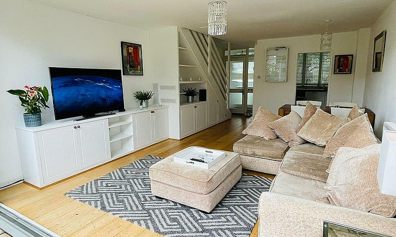 2 Bedroom House In B...