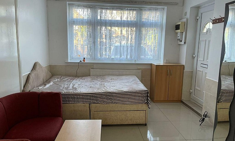 Studio Flat To Rent ...