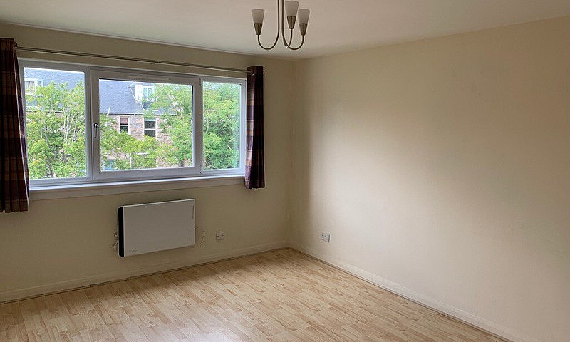 3 Bedroom Flat - Ros...
