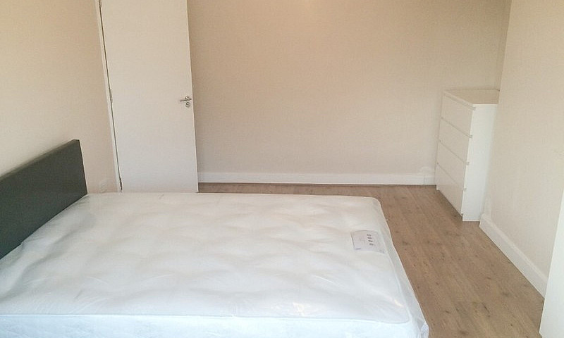 Modern 4 Bed House T...
