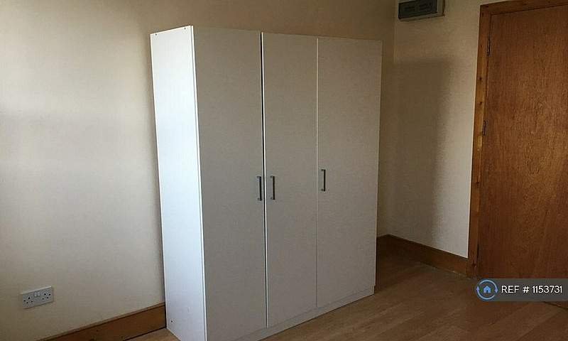 1 Bedroom In Lakefie...