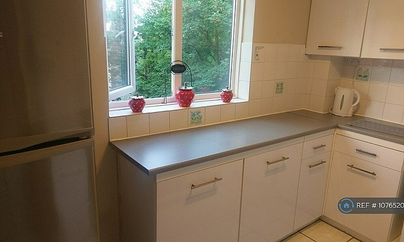 1 Bedroom Flat In Ta...