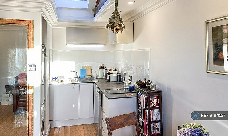 1 Bedroom Flat In On...