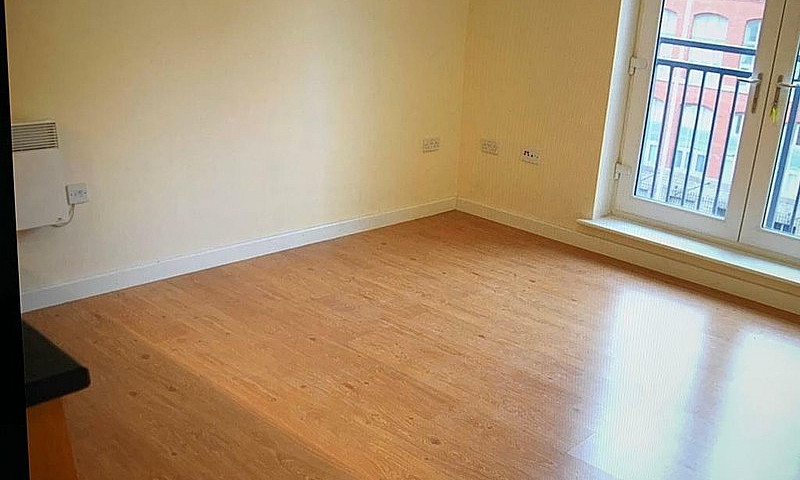 2 Bedroom Flat In Ka...