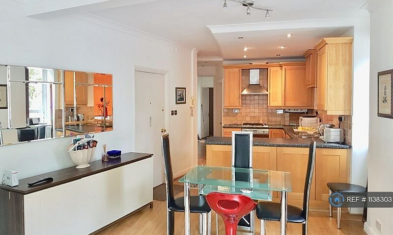 2 Bedroom Flat In Ch...