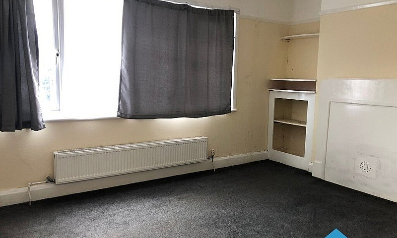 Large 4 Bedroom Hous...