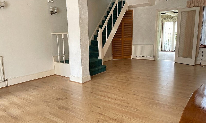 Three Bed House In R...