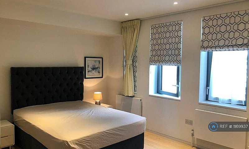 1 Bedroom Flat In Gr...