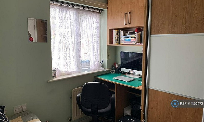 2 Bedroom Flat In Or...