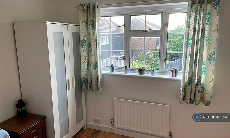 1 Bedroom In Russett...