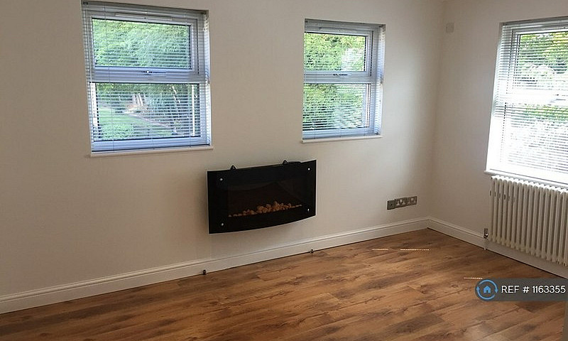 1 Bedroom Flat In Gr...