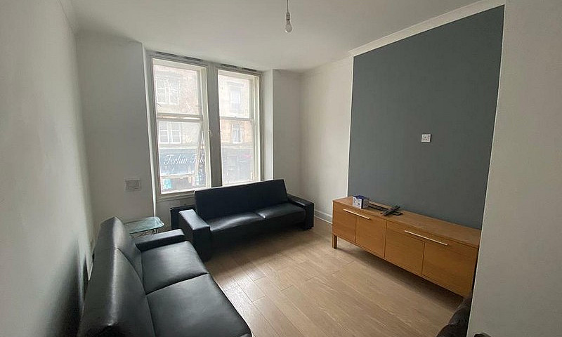 Spacious 2 Bedroom F...