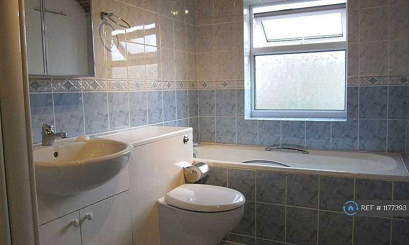 2 Bedroom House In I...