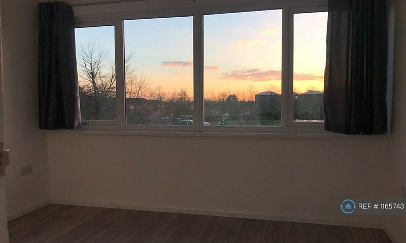 5 Bedroom House In P...