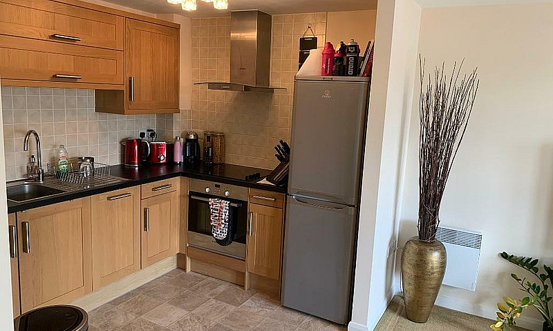 2 Bedroom Flat In 1-...