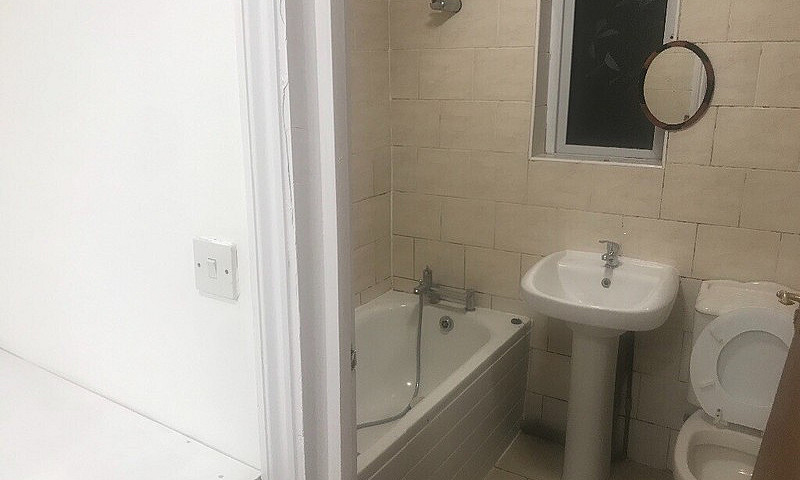 One Bedroom Flat To ...