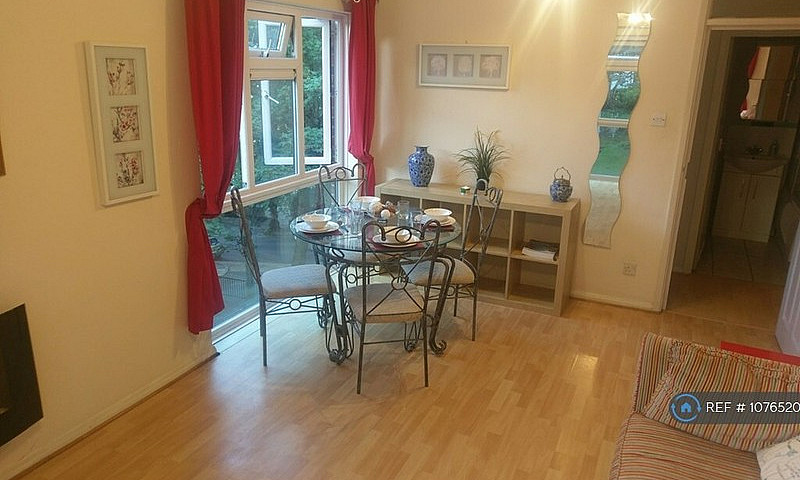 1 Bedroom Flat In Ta...