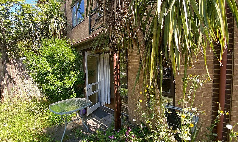 1 Bedroom Flat In Ni...