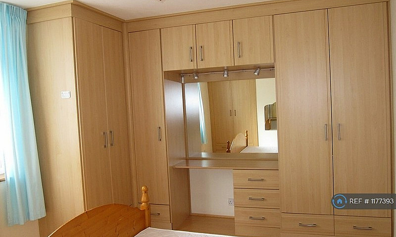 2 Bedroom House In I...