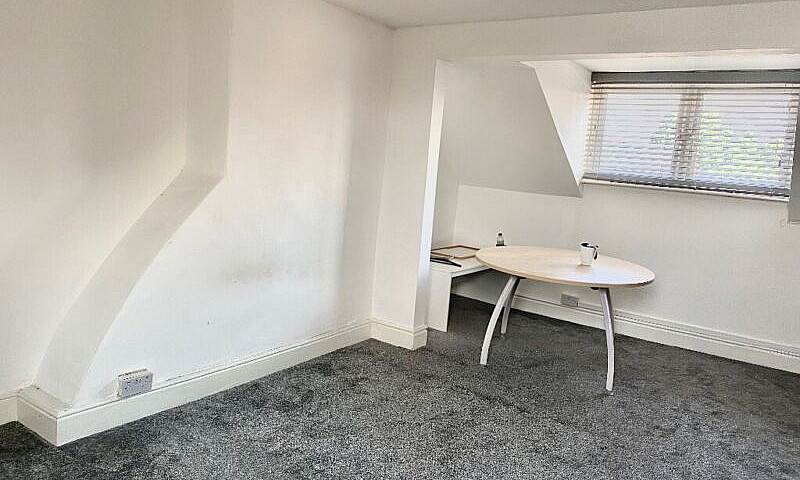 Large 1 Bed Self Con...
