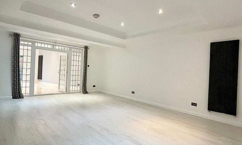 Stunning 5 Bedroom 3...
