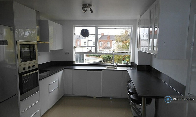 1 Bedroom In Station...