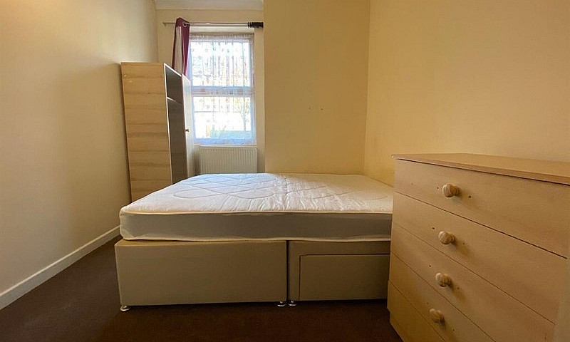 Spacious 2 Bed Groun...